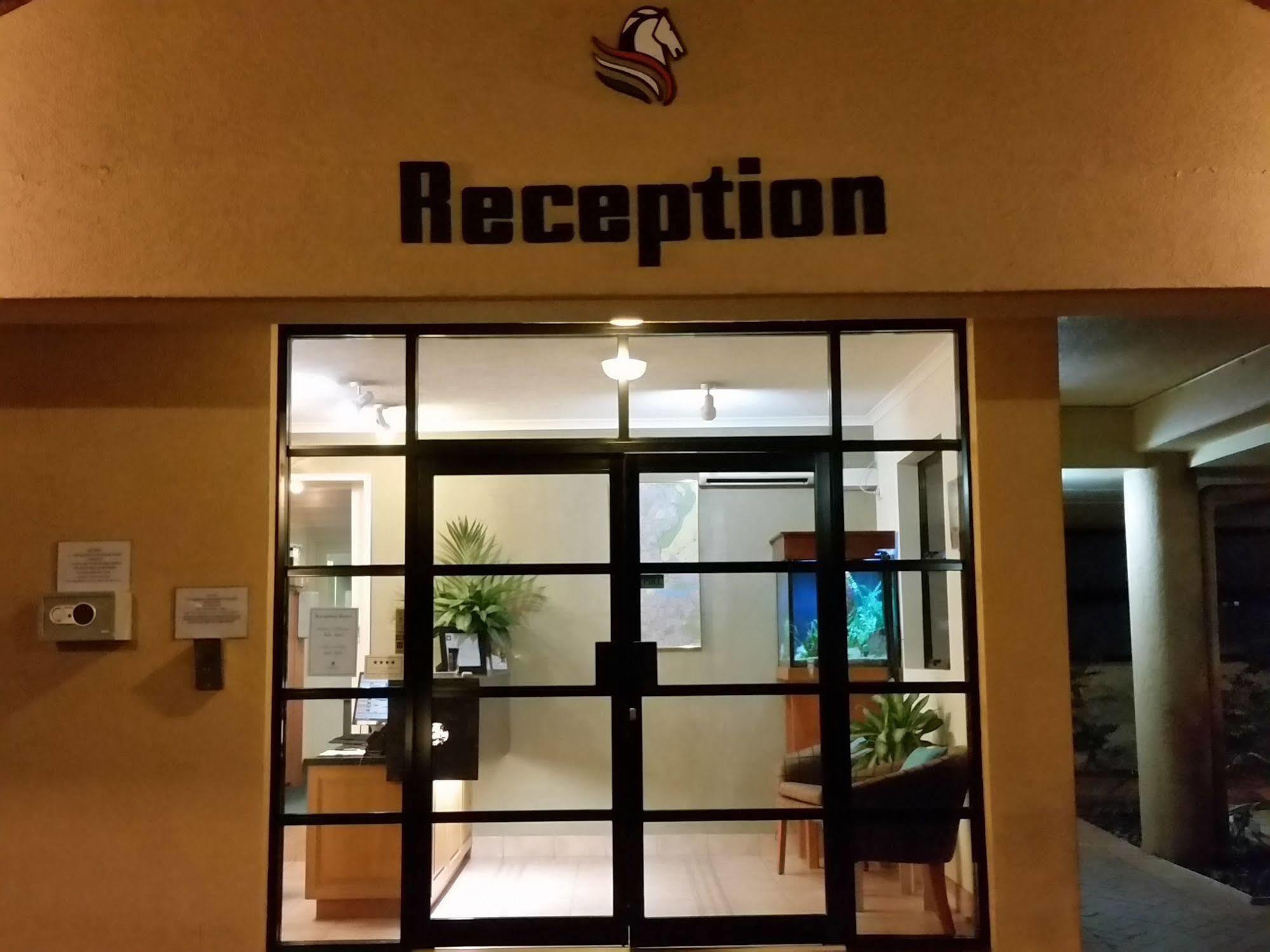 Pegasus Motor Inn And Serviced Apartments Hamilton Экстерьер фото